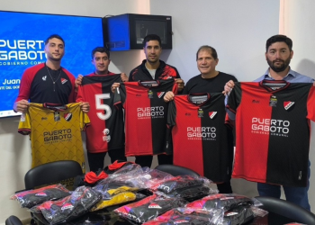 La comuna de Gaboto entregó indumentaria al Sebastián Gaboto F.C
