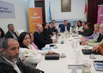 El gobierno de Santa Fe presentó este lunes a la tarde su oferta salarial a los gremios docentes.