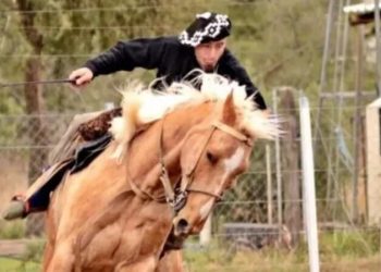 Dolor en la región: Falleció un jinete oriundo de Roldán en una doma de la provincia de Buenos Aires.