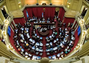 Senadores volverán a subir sus sueldos , cobrarán ocho millones de pesos por mes