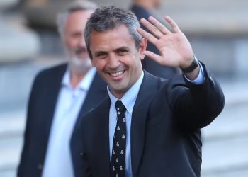 Diputados aumentan su salario un 80% en tres cuotas.