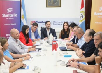 Negociaciones paritarias en Santa Fe: Expectativas y tensiones entre gremios y Gobierno