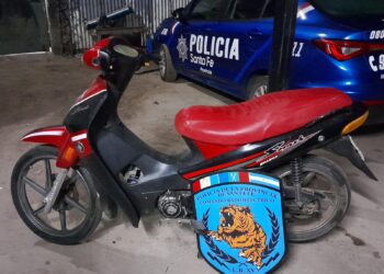 Coronda: El comando radioelectrico encontró una moto abandonada.