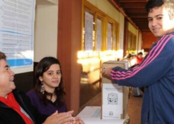 Desde el gonbierno nacional proponen que se pueda votar a los 13 años de edad