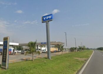 Timbues: Intentó robar una bateria de un auto estacionado en la estación de servicios del autopista.