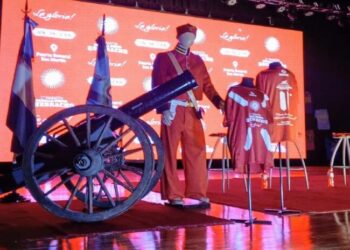 PUERTO SAN MARTIN: Se viene la Maratón de Punta Quebracho y presentaron la remera oficial del evento deportivo.