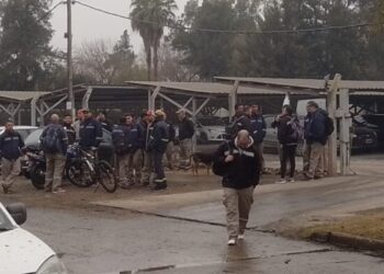 Paro sorpresivo de ACEITEROS genera caos en las rutas de la región.