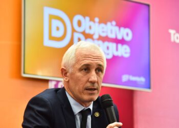 Provincia adquiere 160 mil dosis de vacunas contra el dengue