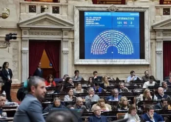 Diputados aprobó el proyecto de ley que declara a la educación como servicio esencial ¿Real solución o ataque a los docentes?