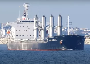 Se intensifica la bajante del Paraná: Un buque carguero quedó varado en plena Hidrovía