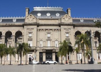 Presentación del presupuesto 2025 de la provincia de Santa Fe en la legislatura