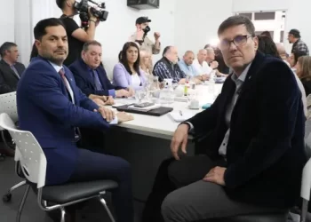 El gobierno provincial presenta su oferta salarial a estatales y docentes: claves de la segunda reunión paritaria