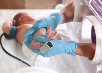 Tres nuevos casos de tos convulsa en Rosario generan alerta en el sistema de salud