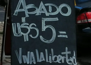 Desde este viernes, los precios podrán mostrarse en dólares en Argentina