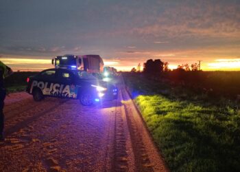 Vuelco de camión en Gálvez: se perdió la carga de maíz en Ruta 80