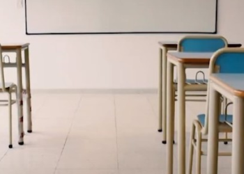 Confirmado , el lunes comienzan las clases en Santa Fe. Así lo confirmó el Gobierno luego de la reunión paritaria con docentes.