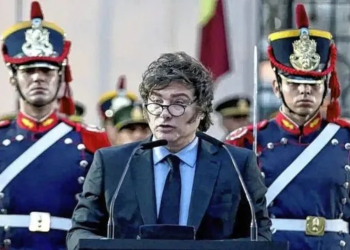 Javier Milei «rebautizó» a San Martín en un acto oficial y desató una ola de críticas en redes