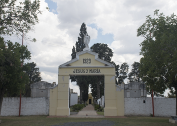 TIMBUES: Dos personas detenidas por realizar destrozos en el cementerio local