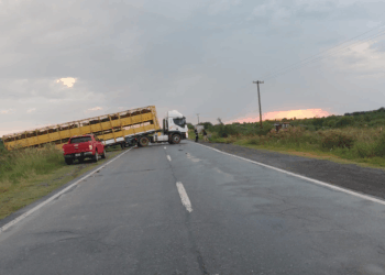 AROCENA: Un camión y un Chevrolet Corsa protagonizaron un fuerte choque sin heridos