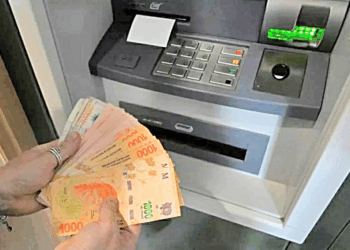 CAJEROS AUTOMATICOS: Aumentan las comisiones por extracción de efectivo en cajeros de otras entidades bancarias.