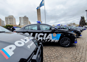 Intervienen la policía de Rosario en medio de un escándalo por malversación de fondos para combustibles.