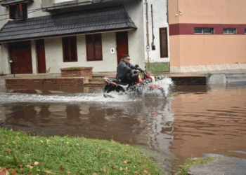 Santa Fe bajo agua , otra vez: Fuerte temporal azotó la capital provincial en las últimas horas