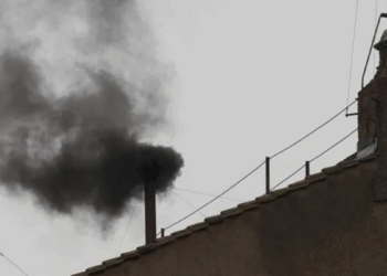 COMENZÓ EL CONCLAVE: Dia 1 con fumata negra