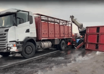 SAN LORENZO: Volcó un camión en la autopista a Santa Fe y hay problemas en el tránsito