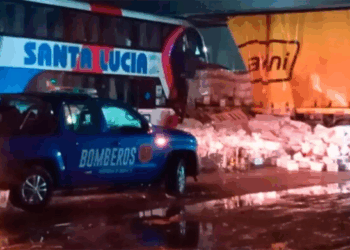 Un colectivo y un camión protagonizaron un trágico accidente sobre la ruta 11 con tres personas fallecidas