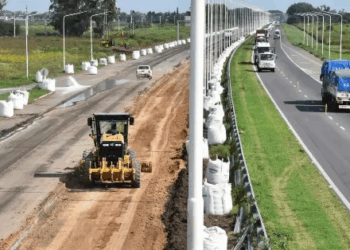 Por el avance de la obra del tercer carril de Autopista Rosario-Santa Fe, se implementan desvíos para camiones