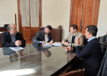 GABOTO: FIRMÓ CONVENIO PARA EL PAGO DE UN NUEVO TRACTOR CON PALA FRONTAL