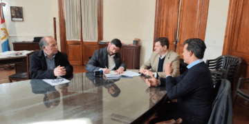 GABOTO: FIRMÓ CONVENIO PARA EL PAGO DE UN NUEVO TRACTOR CON PALA FRONTAL