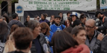 PARO DE TRABAJADORES NO DOCENTES POR RECLAMO SALARIAL