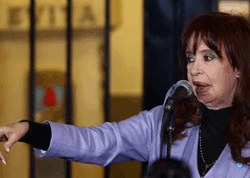 CFK cruzó nuevamente a Milei: «Te van a sacar con chaleco de fuerza»