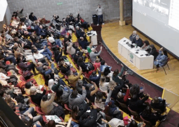 ATE aceptó «en disconformidad» la propuesta salarial y se declaró en «alerta permanente»