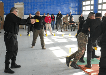 El Gobierno Provincial proyecta que desde septiembre policías de Rosario y de Santa Fe porten las Taser
