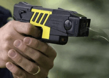La Policía de Santa Fe comienza a utilizar las pistolas Taser, armas de baja letalidad, para su trabajo de calle