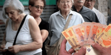 Jubilados: oficializan el bono de $70.000 para noviembre y el haber inicial supera los $400.000