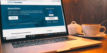 El gobierno evalúa un plan para eliminar el monotributo