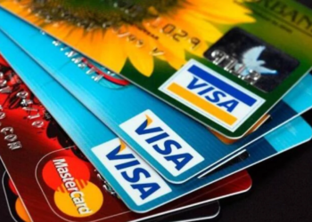 “A tarjetear, que se acaba el mundo”: los argentinos se financian cada vez más con tarjetas