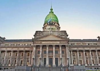 Milei oficializó por decreto la inclusión de la baja de la edad de imputabilidad en temario de sesiones extraordinarias