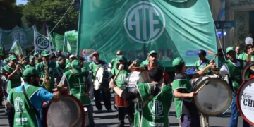 Estatales de Santa Fe se suman al paro contra la reforma laboral y analizan una fuerte movilización