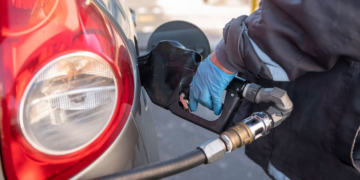 Golpe al surtidor: El Gobierno de Milei oficializa un nuevo aumento de combustibles para febrero