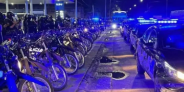 Tensión en Jefatura: policías lanzaron una protesta por mejoras salariales y laborales