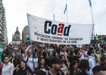 Docentes de la Universidad Nacional de Rosario ya comienzan a planificar los paros que se vendrán desde marzo