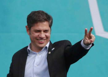 Kicillof desembarcó en Santa Fe y eludió la presencia de Perotti y Rossi