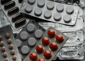 Santa Fe recibe hasta 100% menos insumos clave en salud: cayeron envíos de anticonceptivos, medicamentos y preservativos