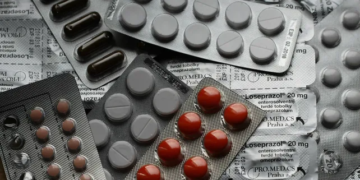 Santa Fe recibe hasta 100% menos insumos clave en salud: cayeron envíos de anticonceptivos, medicamentos y preservativos