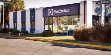 Electrolux deja de producir heladeras y despedirá personal en Rosario