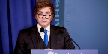 La imagen de Milei sigue en caída y fue superado por otro integrante del Gobierno